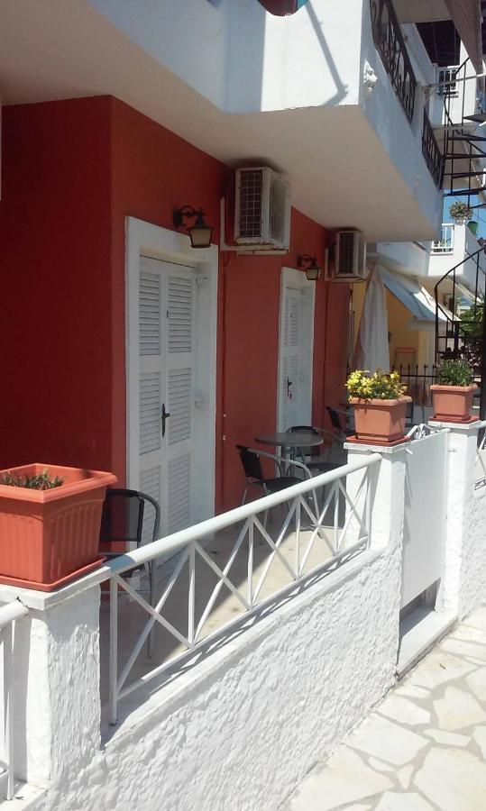 Loula'S Apartments Gouvia Exterior foto